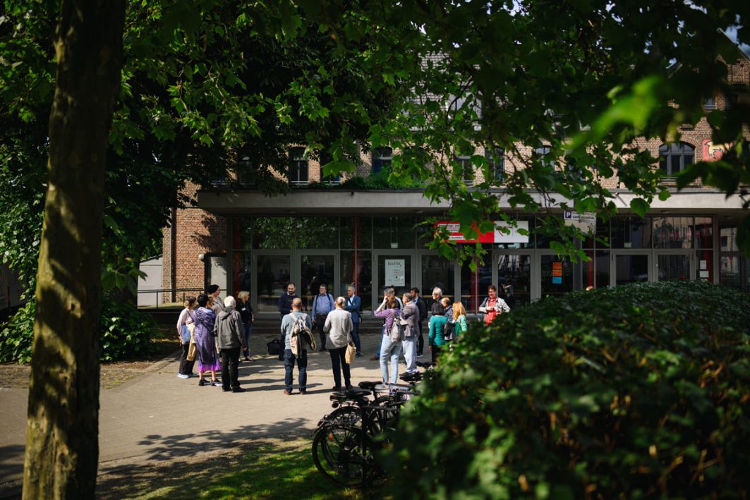 Viele interessierte Teilnehmer*innen schlossen sich den Rundgängen durch Duisburg an.