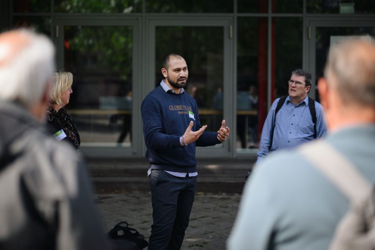 Zhivko Slavev kam als 14-Jähriger mit seinen Eltern aus Bulgarien nach Duisburg – heute erzählt er bei Führungen seine Migrationsgeschichte.